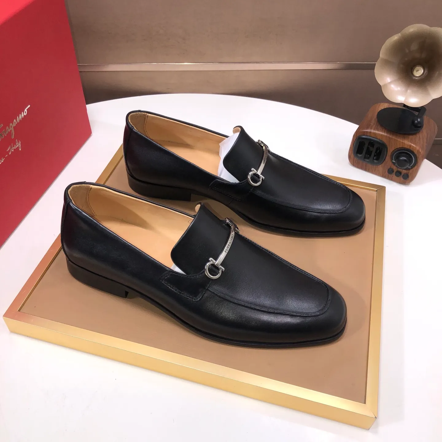 Men's shoes💰580💰【Ferragamo】Official website new product update👏High-quality casual shoes👟Imported first-layer calfskin with official website breathable printed fabric, comfortable and breathable, cowhide lining. Matching code: 38~44 (45 customized, non-refundable)